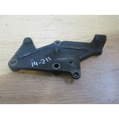 Кронштейн к  Mazda  323,  1997