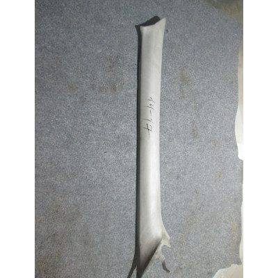 Обшивка стойки передней правой к  Mazda  323,  1997