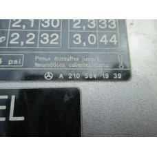  Лючок топливного бака к  Mercedes  E W210,  2002