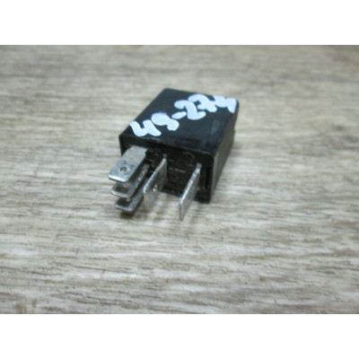 Реле (прочие) к  Mitsubishi  Space Wagon,  1990