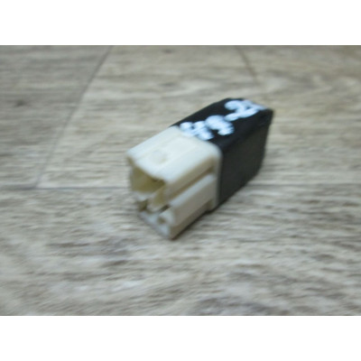 Реле (прочие) к  Mitsubishi  Carisma,  1999