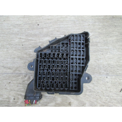 Блок предохранителей к  Volkswagen  Passat,  1998