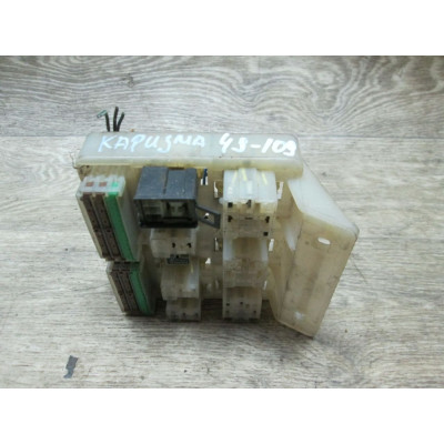 Блок реле к  Mitsubishi  Carisma,  2001