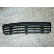  Заглушка (решетка) в бампер передний к  Audi  A6,  2000