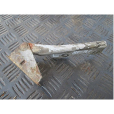  Петля капота левая к  Mitsubishi  Galant,  1998