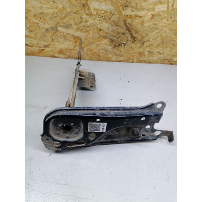 Крепление фары правой к  Audi  80,  1990