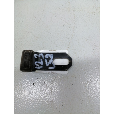 Кронштейн к  Audi  80,  1990