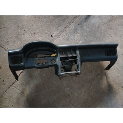 Панель передняя салона (торпедо) к  Audi  80,  1990