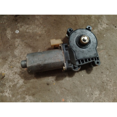 Моторчик стеклоподъемника передний левый к  BMW  3 E46,  2002