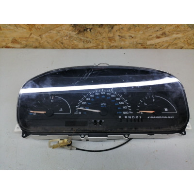  Щиток приборов (приборная панель) к  Dodge  Caravan,  1999