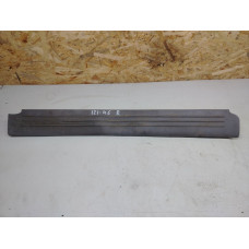  Накладка на порог внутренняя передняя правая к  Dodge  Caravan,  1999