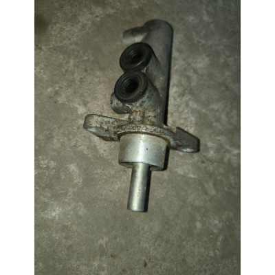 Цилиндр тормозной главный к  Audi  A6,  1995