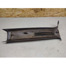  Обшивка стойки центральной правой к  Dodge  Caravan,  1999