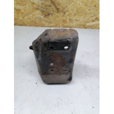  Кронштейн усилителя бампера переднего (домик) к  Dodge  Caravan,  1999