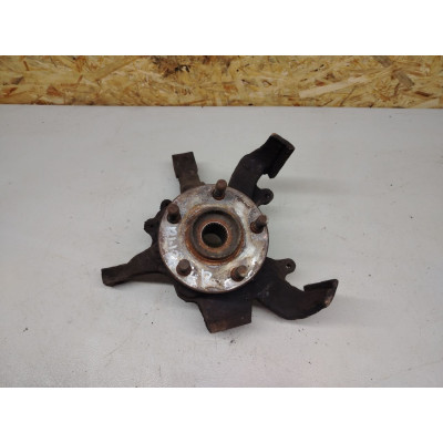  Кулак поворотный правый к  Dodge  Caravan,  1999