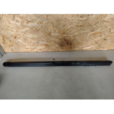  молдинг двери передней левой к  Dodge  Caravan,  1999