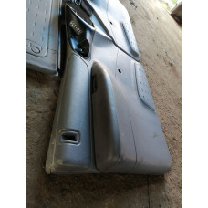  Обшивка двери (дверная карта) комплект к  Dodge  Caravan,  1999