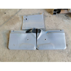  Обшивка двери (дверная карта) комплект к  Dodge  Caravan,  1999