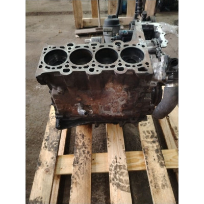  Блок цилиндров к  Dodge  Caravan,  2000