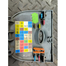  Крышка блока предохранителей к  Renault  Scenic,  1998