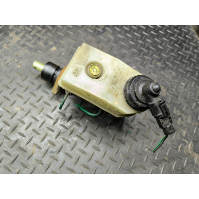Цилиндр тормозной главный к  Renault  Scenic,  1998