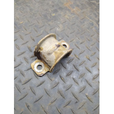  Крепление втулки стабилизатора к  Ford  Mondeo,  2001