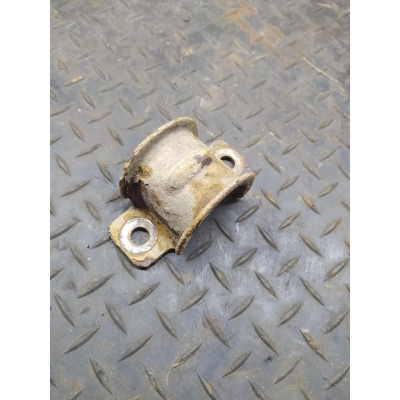 Крепление втулки стабилизатора к  Ford  Mondeo,  2001