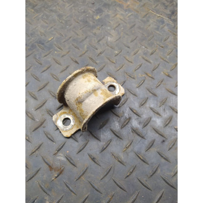 Крепление втулки стабилизатора к  Ford  Mondeo,  2001