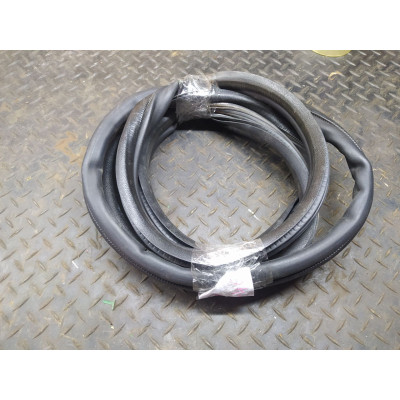 Уплотнитель двери задней правой к  Ford  Mondeo,  2001