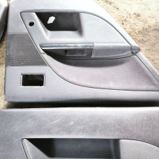  Обшивка двери (дверная карта) комплект к  Ford  Mondeo,  2001