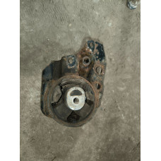  Подушка крепления кпп к  Plymouth  Voyager,  1999