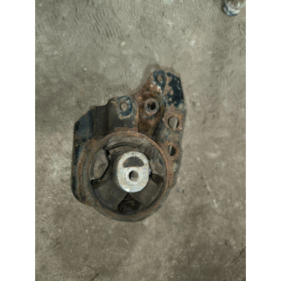  Подушка крепления кпп к  Plymouth  Voyager,  1999