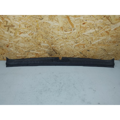  Накладка внутренняя на заднюю панель кузова к  Ford  Mondeo,  2001