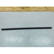  Молдинг стекла двери передней левой внутренний к  Ford  Mondeo,  2001