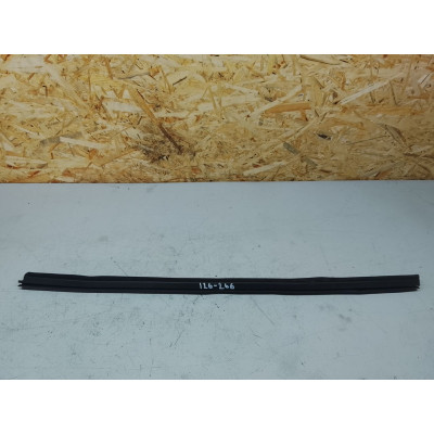  Молдинг стекла двери передней левой внутренний к  Ford  Mondeo,  2001