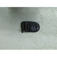  Ручка внутренняя задняя правая к  Mazda  Protege,  2001