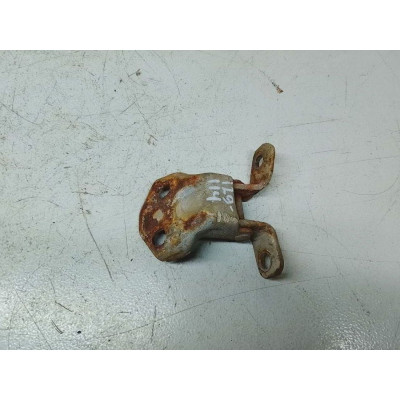  Петля двери передней левой к  Mazda  Protege,  2001