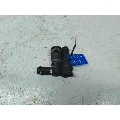  Патрубок отопителя (печки) к  Mazda  Premacy,  2002